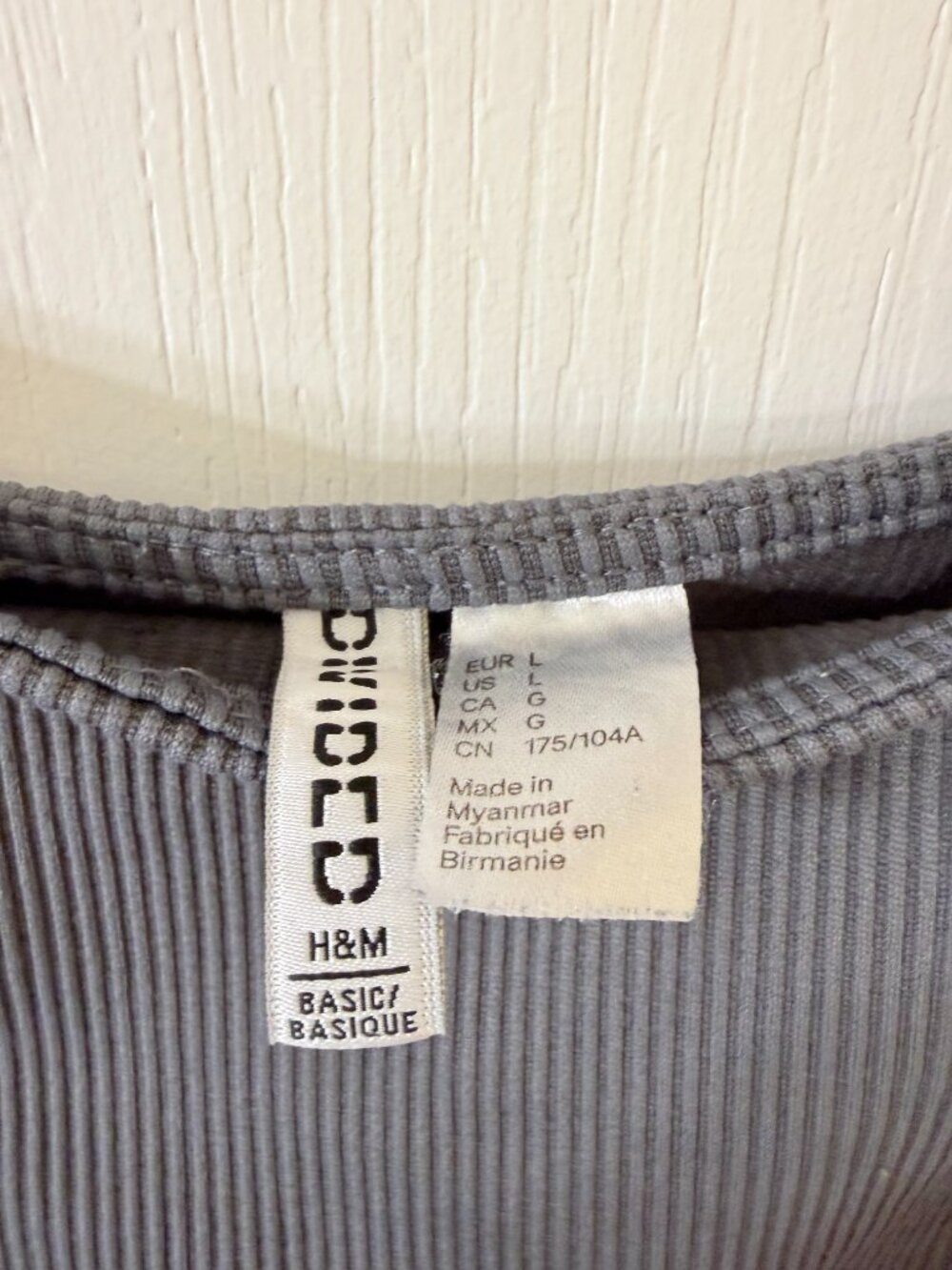 🛍️ 3/10 H&M Basic Ribbed Gray Cropped Tank Top Size L - Picture 2 of 3